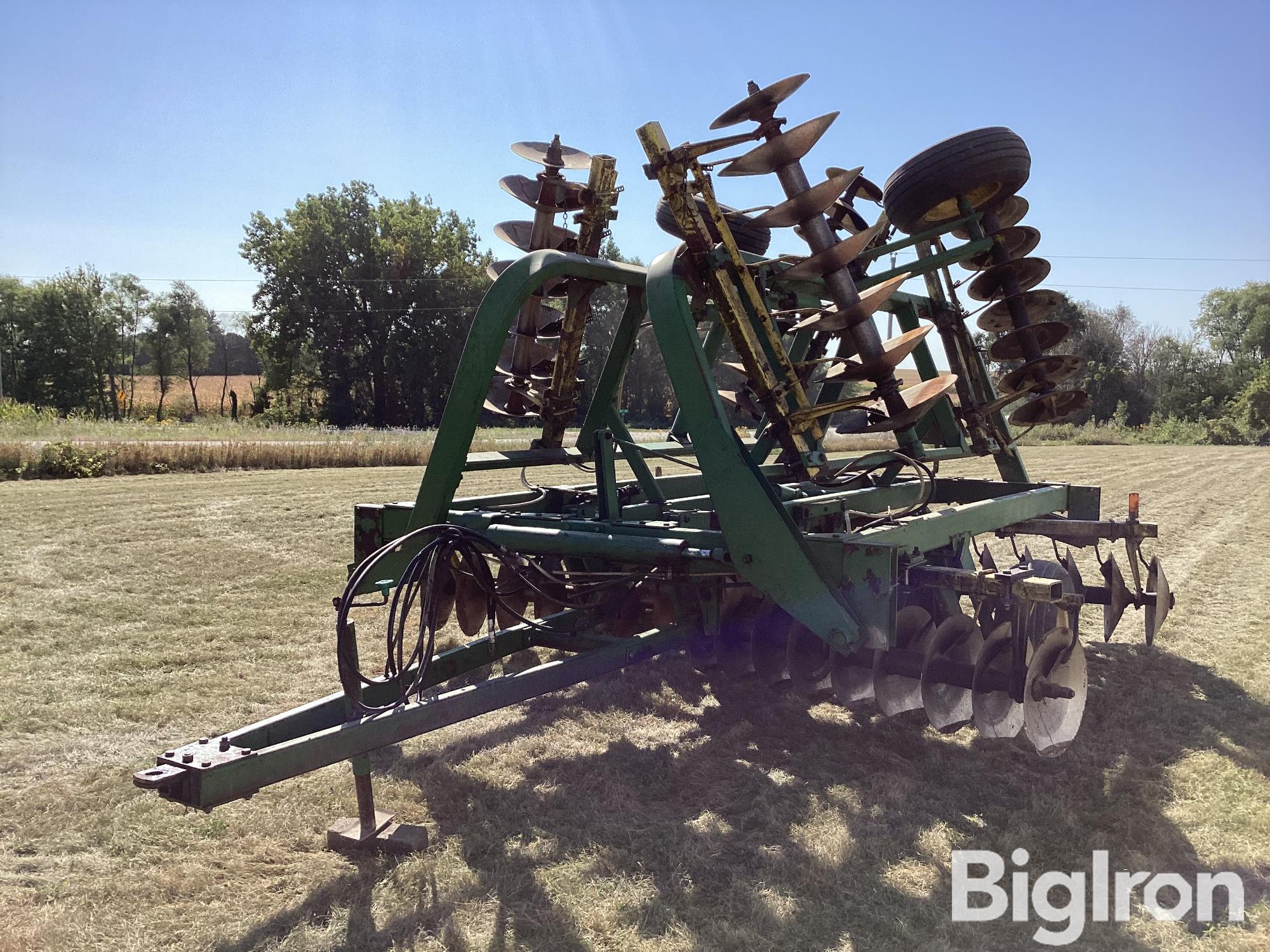 John Deere 230 21’ Disk 