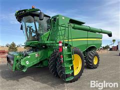 2015 John Deere S680 2WD Combine 