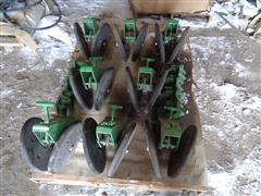 items/30eca776b7c6ed11a81c6045bd4cc723/johndeere1770xprearplanterclosingwheelsandbracketsqty8_16e5acfca7e84ae5afaa3af84e614ceb.jpg