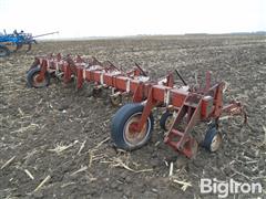 items/30f1ef9322bcef1195f6000d3a620d5e/international8row30rowcropcultivator_81b7fb017132437b8a5a002207abd2fb.jpg