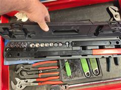 items/30f80db04e77ef11a4e6000d3a62e002/u.sgeneral64167largerollcabtoolboxwithtools_67708401c6f741a596888ff06a30b0b2.jpg