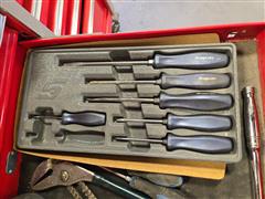 items/30f80db04e77ef11a4e6000d3a62e002/u.sgeneral64167largerollcabtoolboxwithtools_f013184e0d4340a5bd9d40d75c879c98.jpg