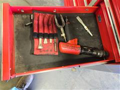 items/30f80db04e77ef11a4e6000d3a62e002/u.sgeneral64167largerollcabtoolboxwithtools_f71a92a411c1454f9d2d50253d473fcc.jpg