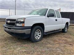 2006 Chevrolet Silverado 1500 4x4 Extended Cab Pickup 