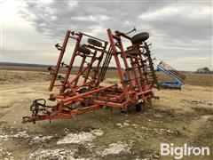 Case IH 4300 Field Cultivator w/ Crumbler 