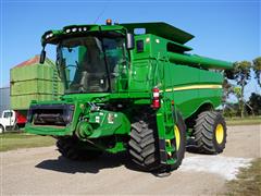 2019 John Deere S760 2WD Combine 