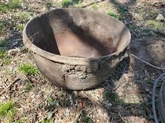 Metal Cauldron W/Handle 