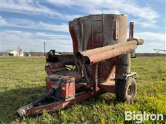 Case IH 1350 Feed Grinder Mixer 