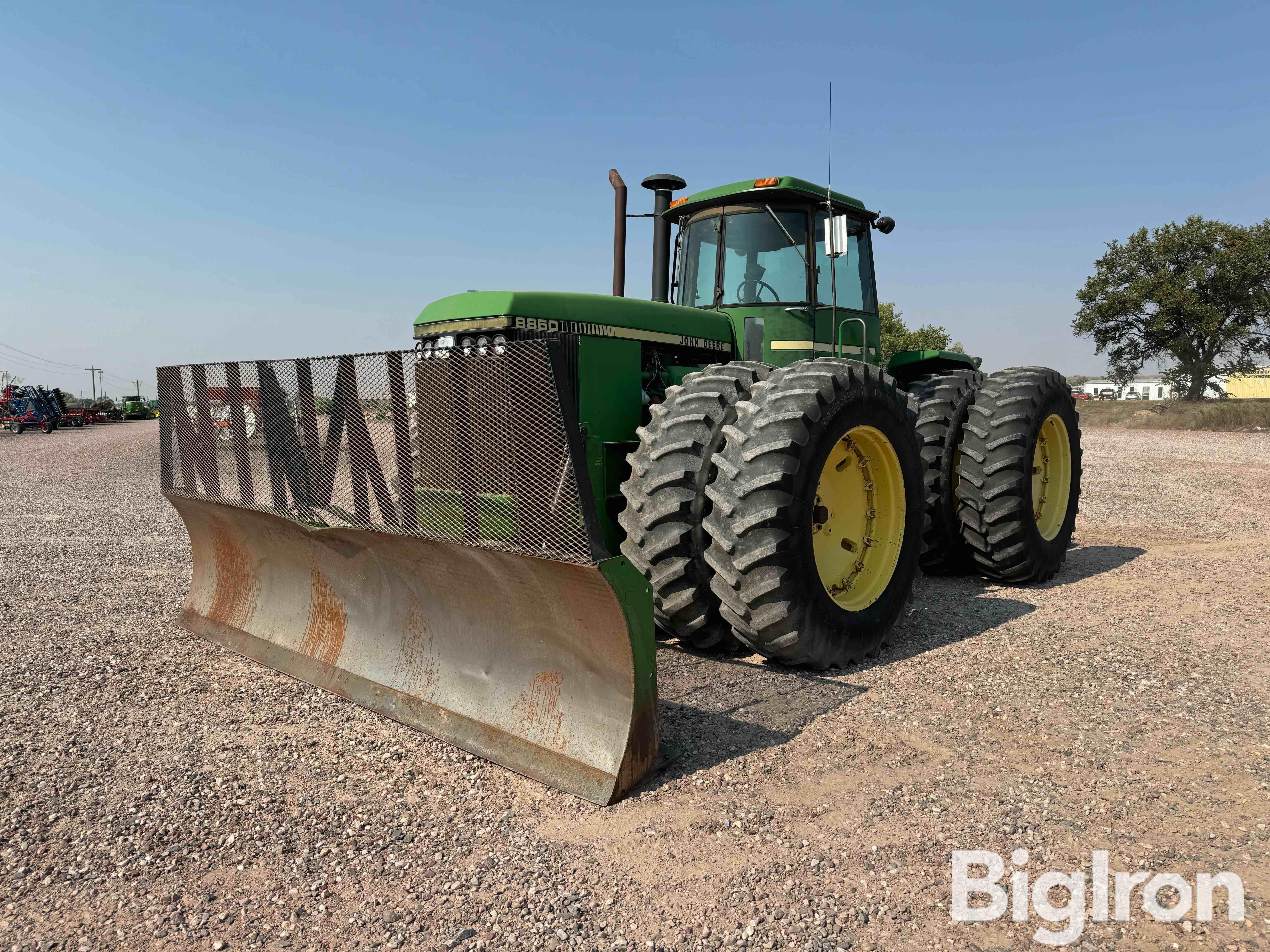 1982 John Deere 8850 4WD Tractor W/Blade 