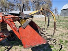 items/3332e172c9dfed11a81c00224890e11c/1961farmall5602wdtractorwfarmhandf11loader_5ea79469026d4ca681cbf917c5a08447.jpg