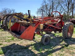 1961 Farmall 560 2WD Tractor W/Farmhand F11 Loader 