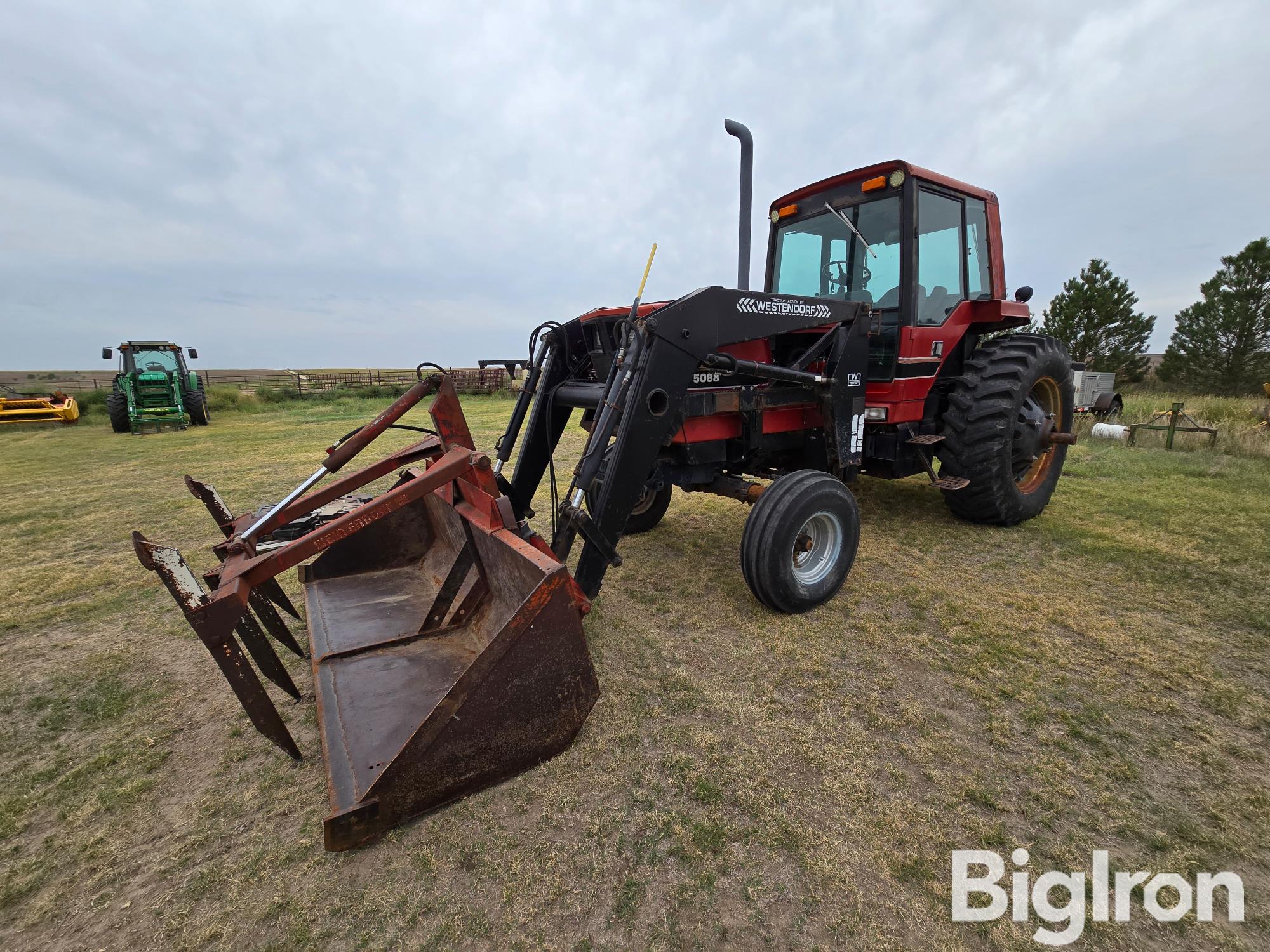 1983 International 5088 2WD Tractor W/Westendorf Grapple Loader 