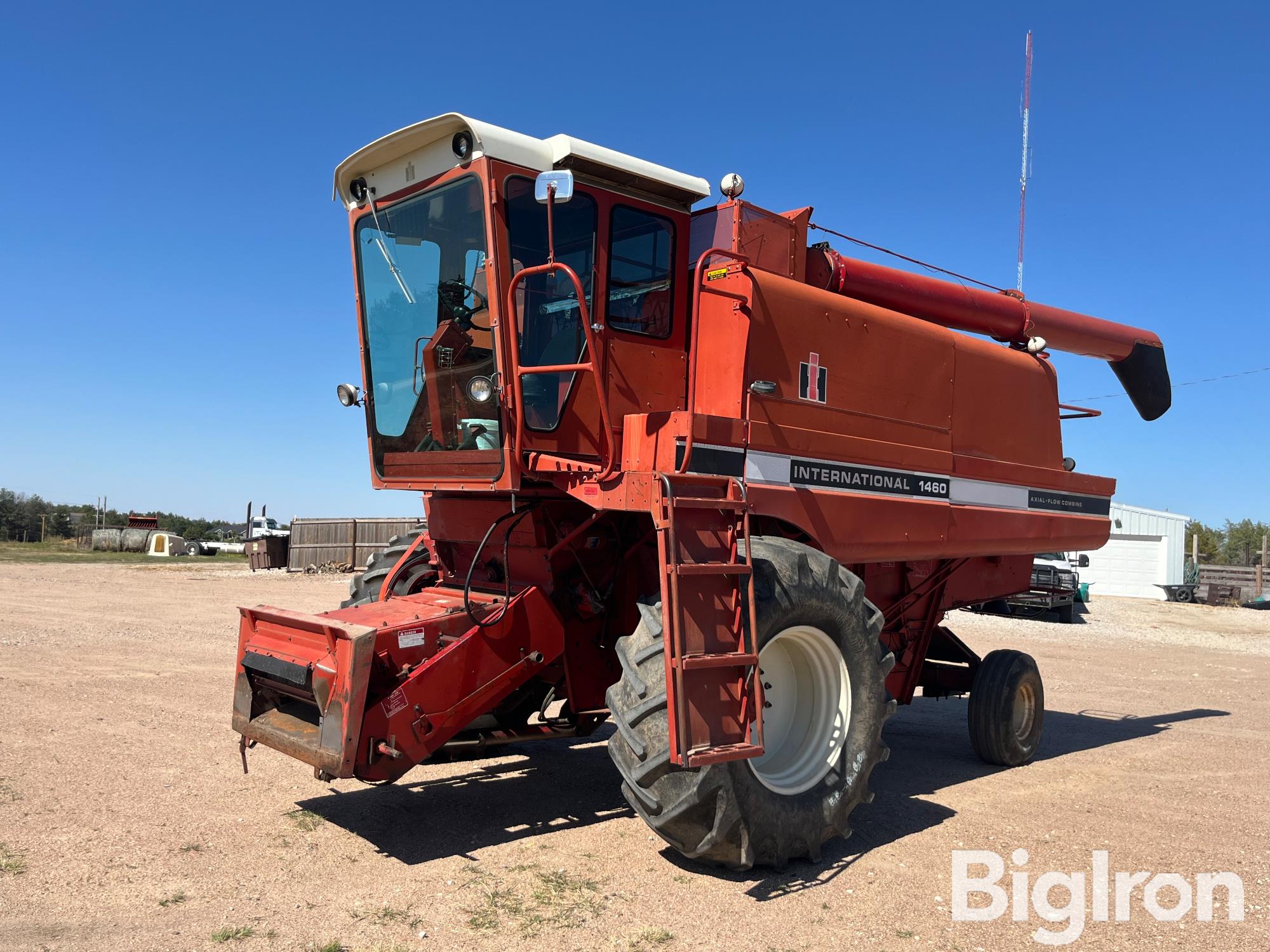 1981 International 1460 Axial Flow 2WD Combine 