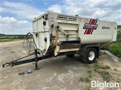 Roto-Mix 620-16XD Mixer/Feeder Wagon 
