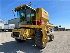 1991 New Holland TR86 2WD Combine 