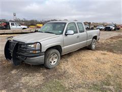 2004 Chevrolet 1500 4WD Extended Cab Pickup 