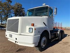 1989 White/GMC T/A Truck Tractor 