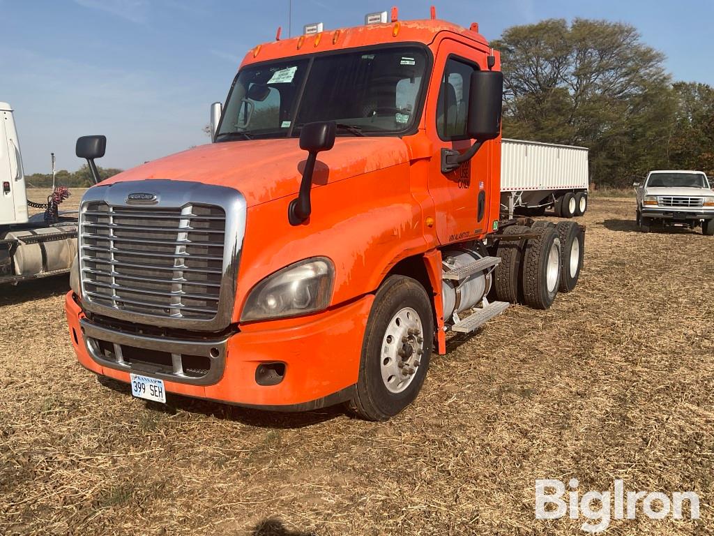 2010 Freightliner Cascadia 125 T/A Truck Tractor 