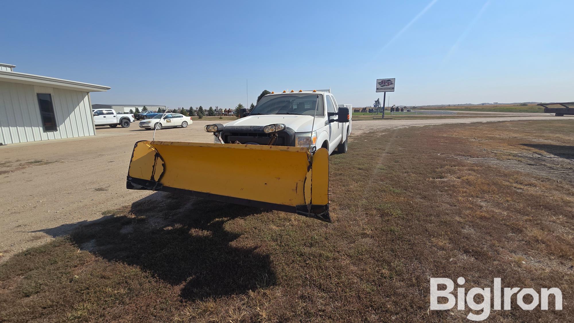 2015 Ford F350 Super Duty 4x4 Extended Cab Utility Truck w/ Front Dozer Blade 