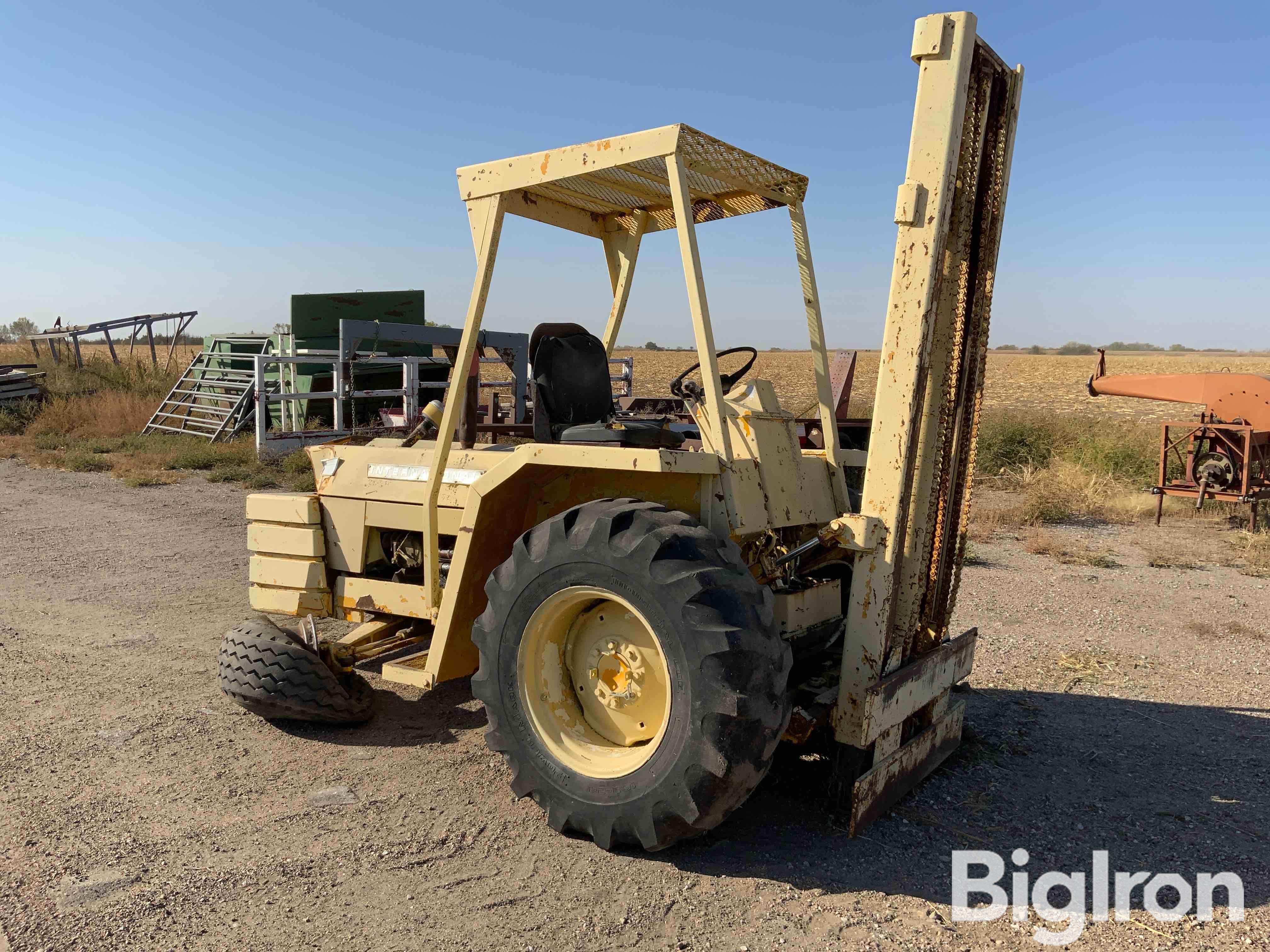 International 7000 Rough Terrain Forklift 