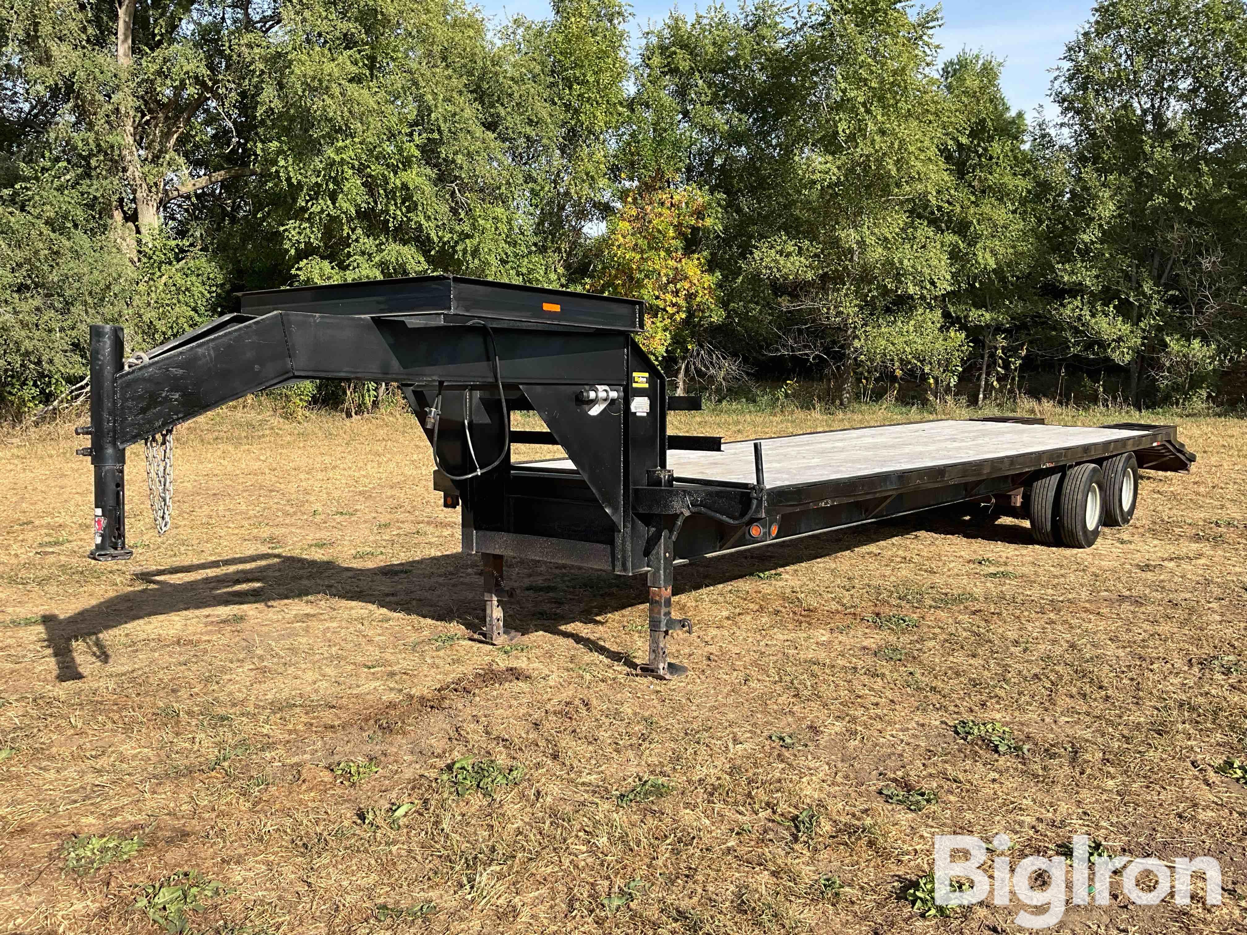 1998 Elite 32’ T/A Dually Gooseneck Flatbed Trailer 