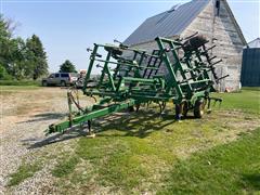 John Deere 980 Field Cultivator 