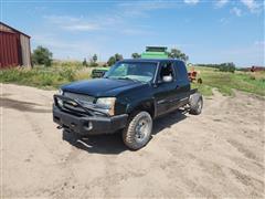 2004 Chevrolet Silverado 2500 HD 4x4 Extended Cab & Chassis 