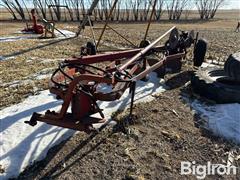 International 550 5-Bottom Plow 