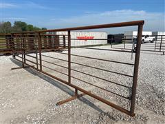 24' Free Standing Cattle Panel With 12' Swing Gate 