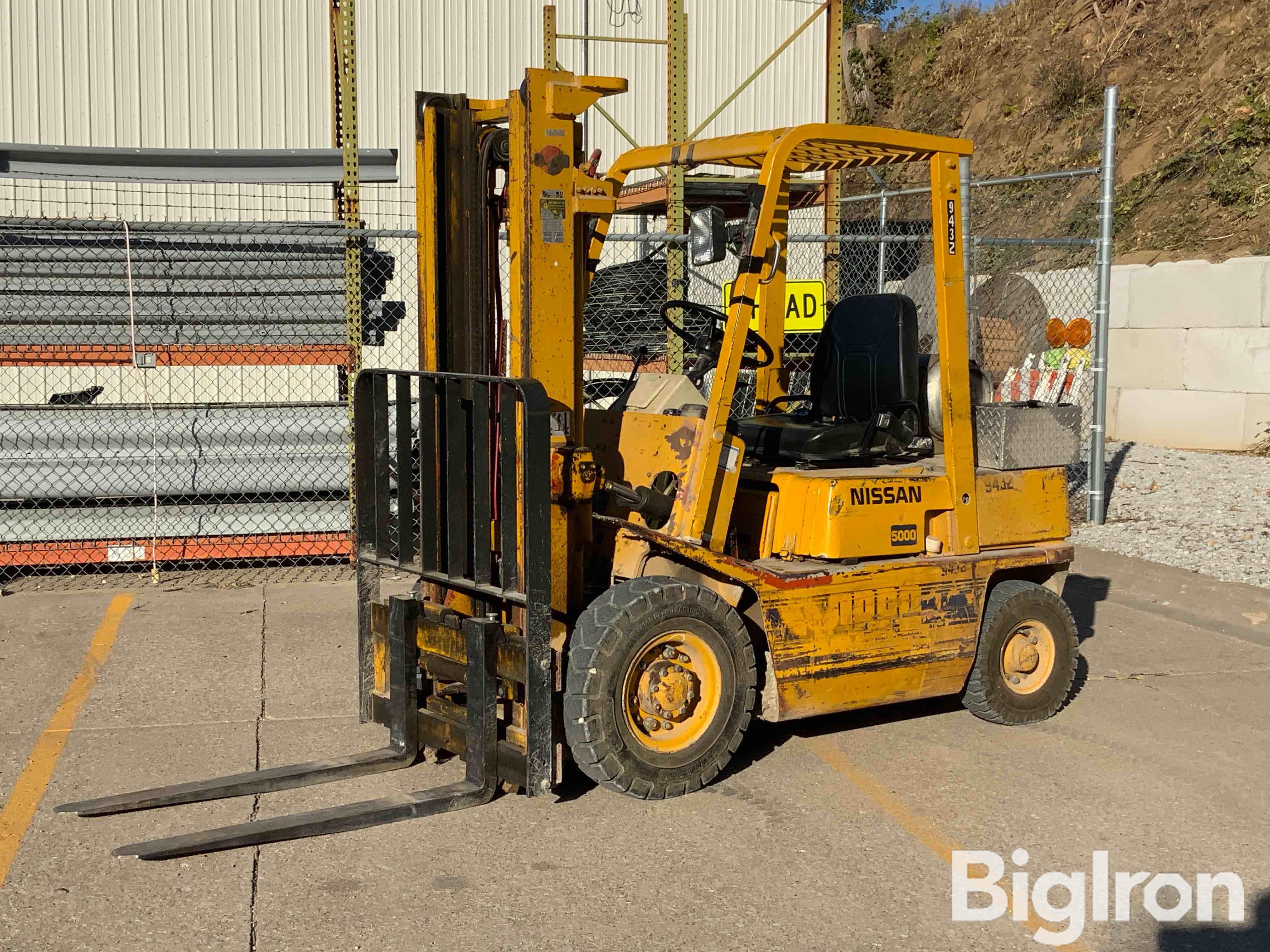 1985 Nissan P5000 LP Forklift W/5000lb Lift Capacity 