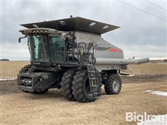 2011 Gleaner R76 Combine 