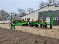 2001 John Deere 1760 MaxEmerge Plus 12R30 Planter 