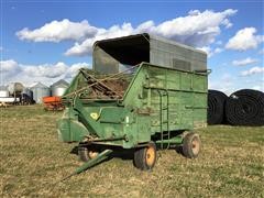 John Deere 122 Forage Wagon 