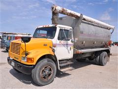 1990 International 4900 S/A Bulk Feed Truck 