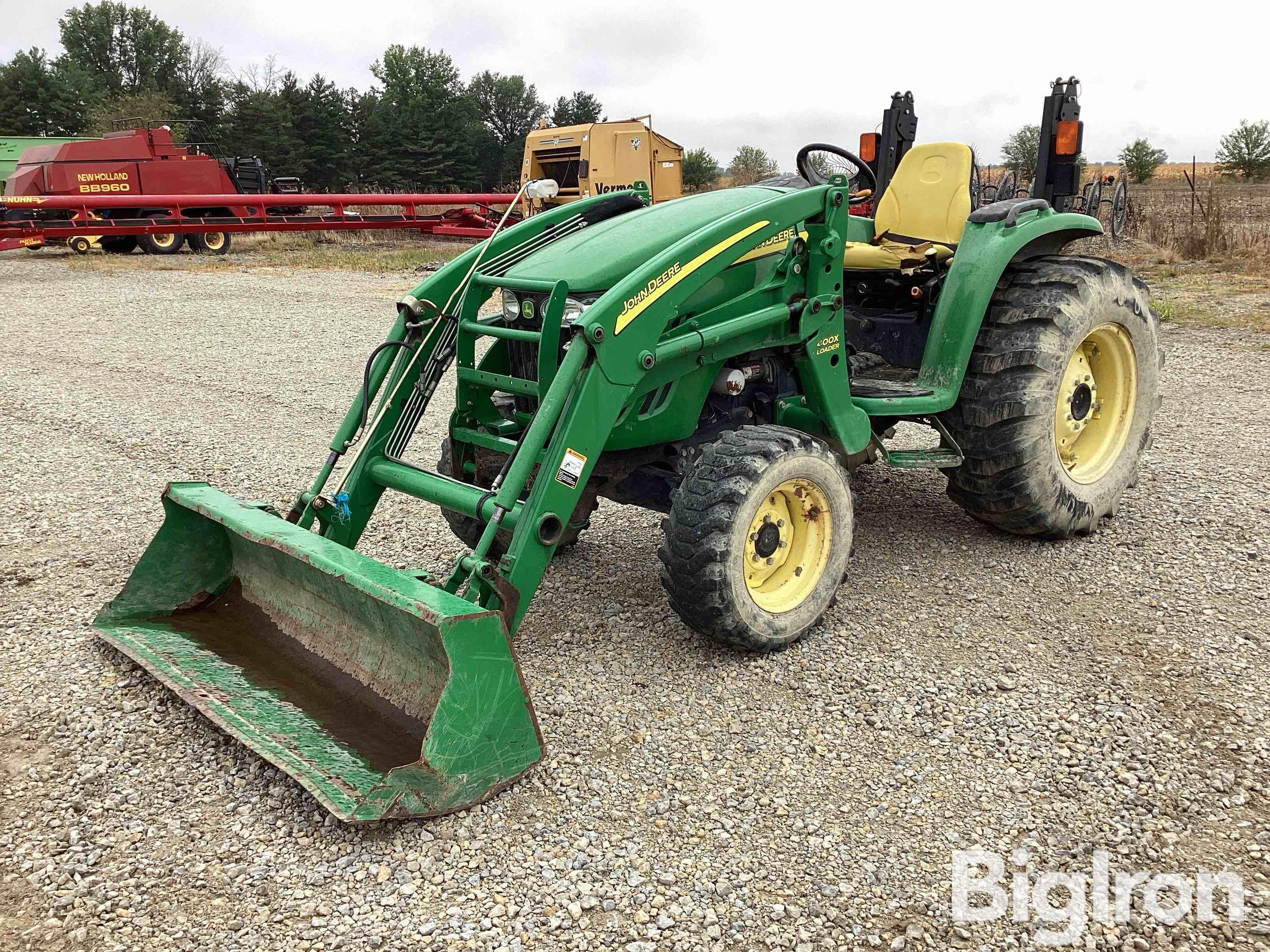 2006 John Deere 4520 Compact Utility Tractor W/400X Loader 