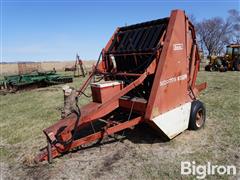Hesston 5600 Round Baler 