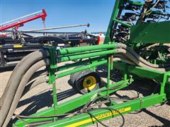 items/3ac2d8baa3524c4f8ecc50561e51572b/2005johndeere18901900airseederandcart_492340115d21409281f043989e462cad.jpg