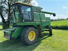 1982 John Deere 7720 2WD Combine 