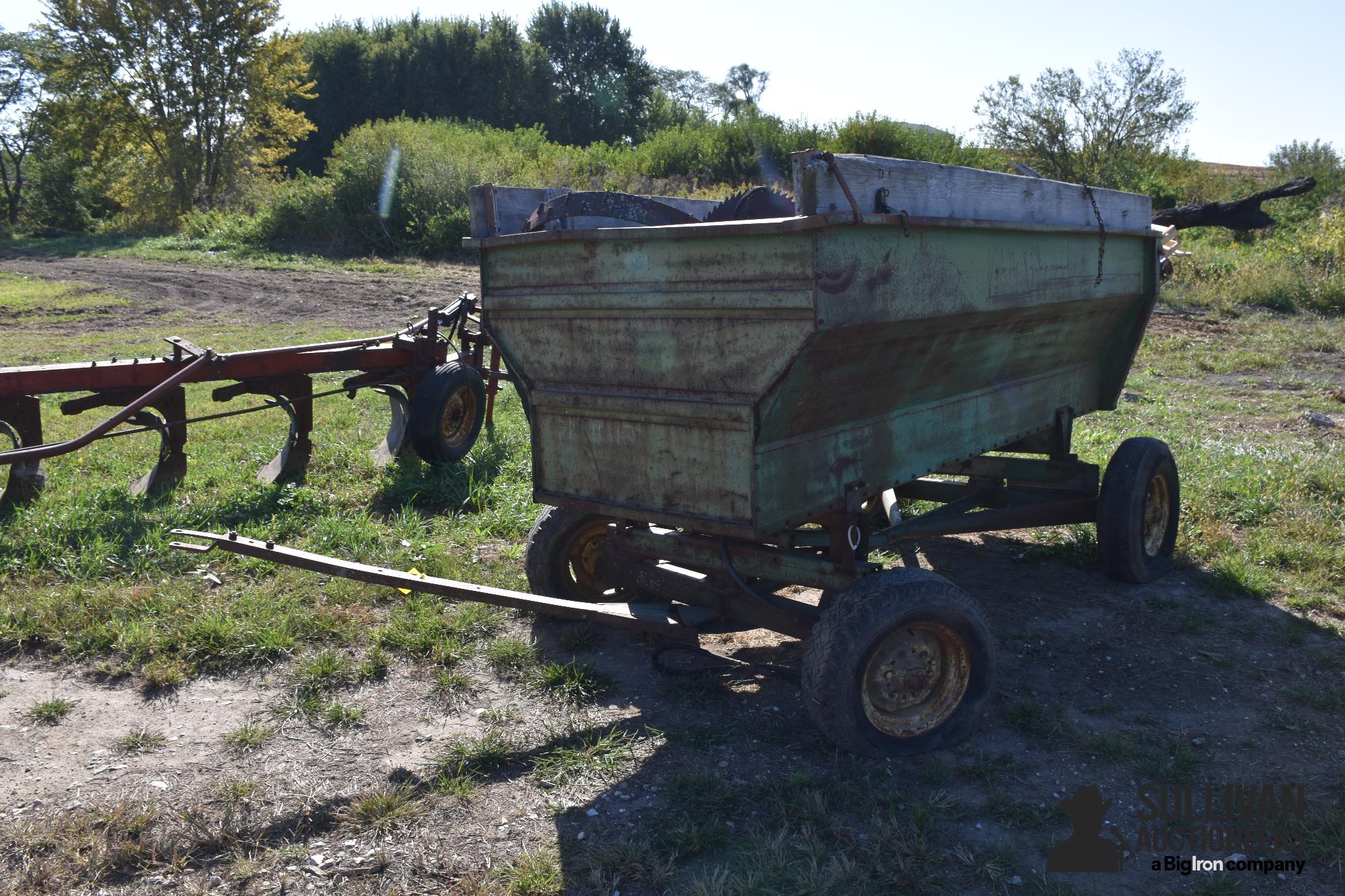 Pull-Type Harvest Wagon 