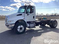 2014 International DuraStar 4400 SBA S/A Cab & Chassis 