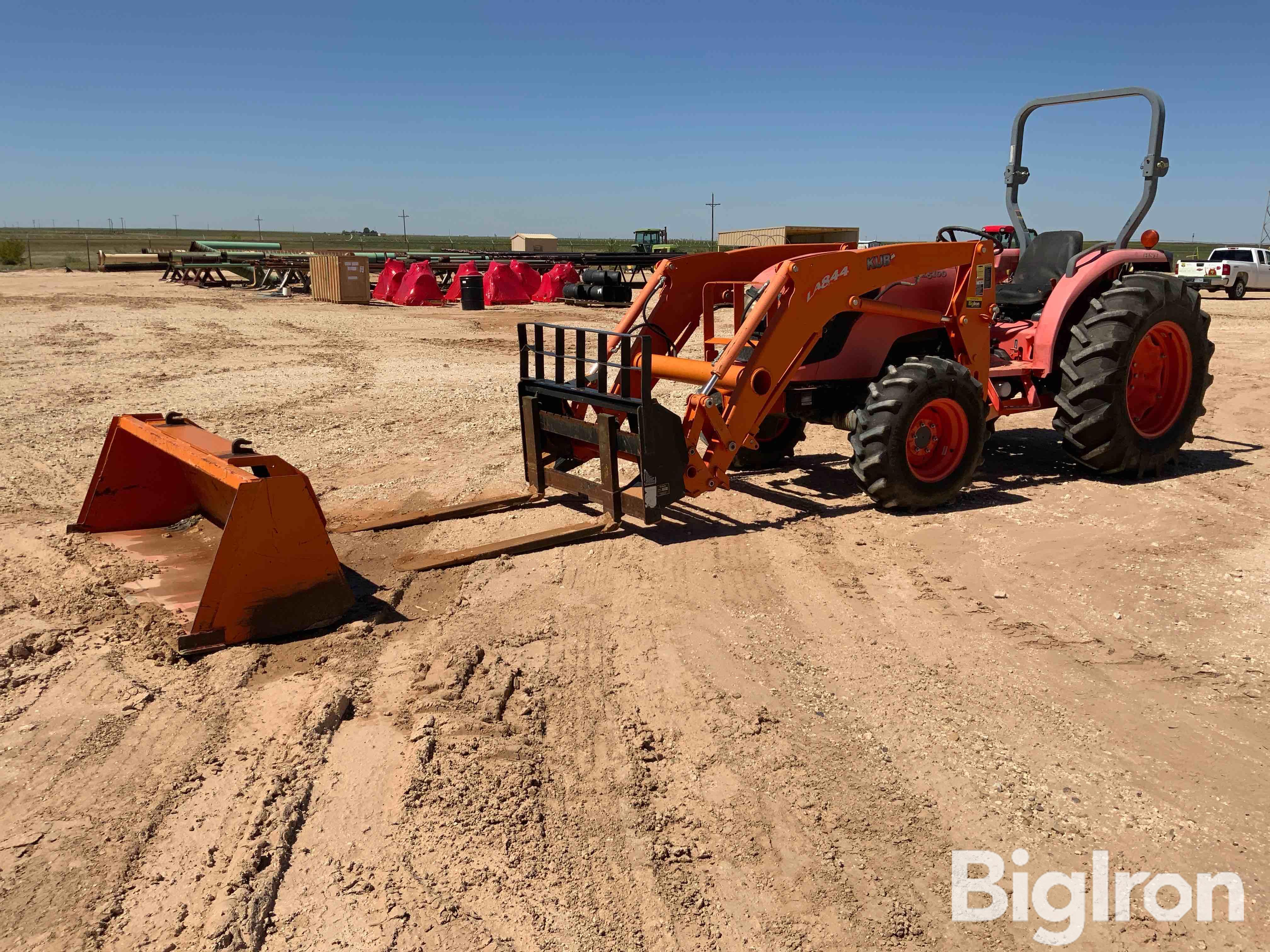 2011 Kubota MX5100 Compact Utility Tractor W/Loader 