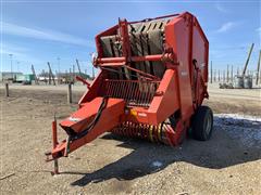 Massey Ferguson 1560 Round Baler 