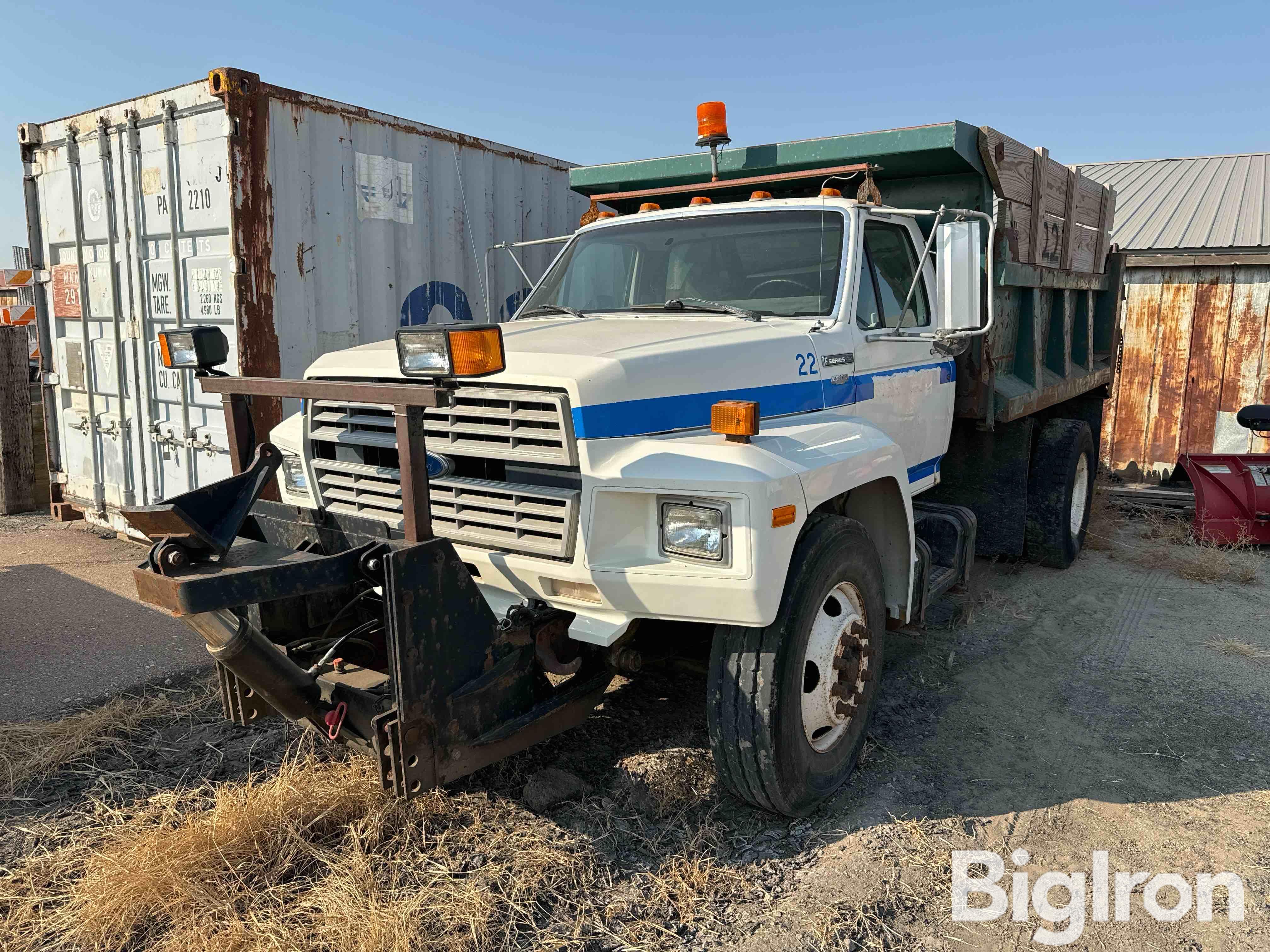 1996 Ford F700 S/A Dump Truck w/ Snow Blade 