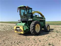 2001 John Deere 6850 4WD Forage Harvester 