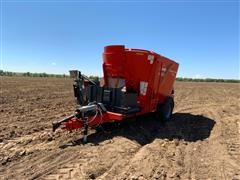 KUHN Knight VT144 Vertical Max Twin Auger TMR Mixer 