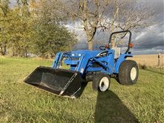 2005 New Holland TC30 MFWD Tractor W/NH 7308 Loader 
