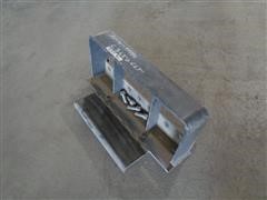 items/3fc9721fe101ec11b76a0003fff903d6/kubotal3650frontweightbracket-2_7ad420ca65d5495e9eb6e988af582e53.jpg