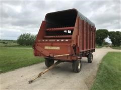 Gehl 910 Forage Wagon 