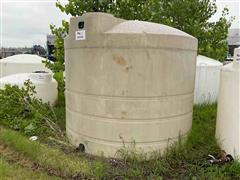 2300 Gal White Vertical Storage Tank 