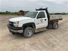 2006 Chevrolet Silverado 2500 4x4 Flatbed Pickup 